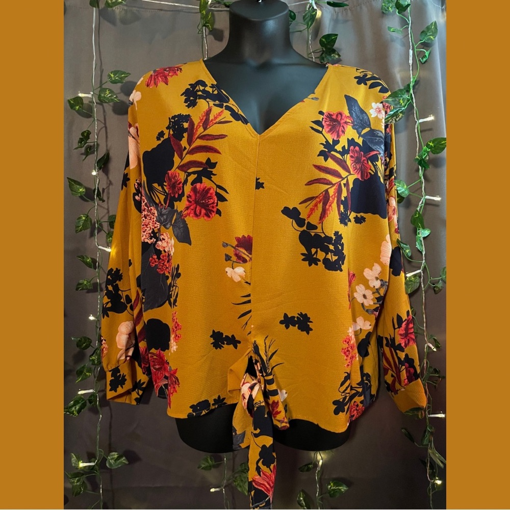Beautiful Floral Top w/Tie at Waist